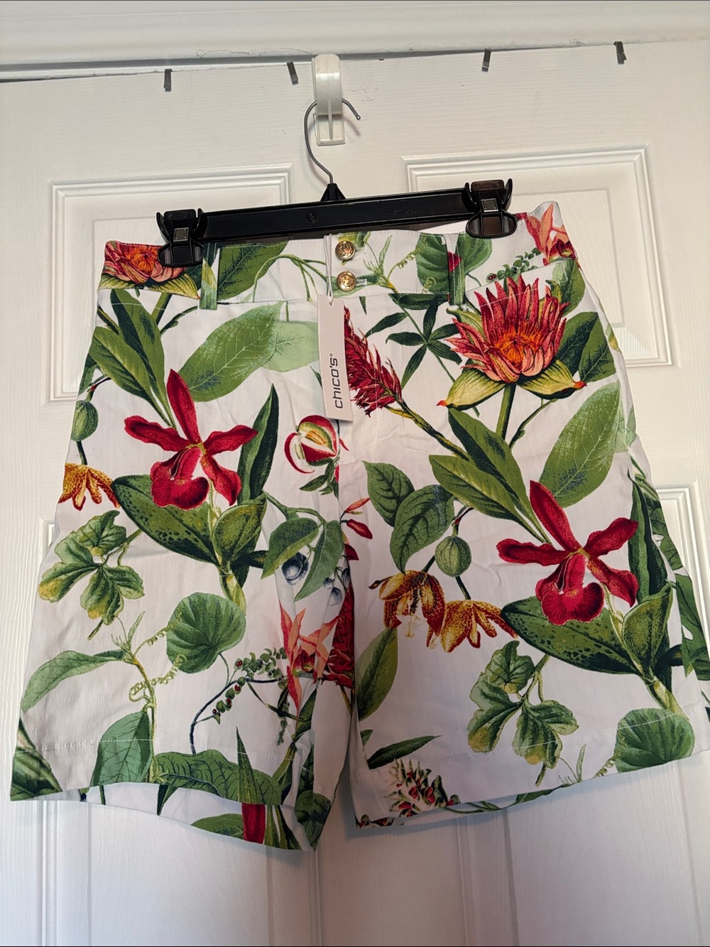 Chico’s NWT - fly front botanical vine short